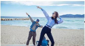 吃瓜网红拍照姿势图解女  第1张